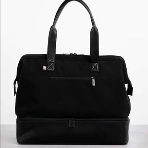 The Weekender IN BLACK only used 1 time just like brand new!